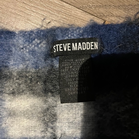 Steve Madden plaid grey and blue large scarf /wrap 86"by15" boho classic tassels - Picture 2 of 5
